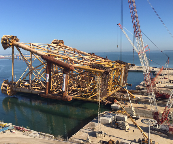 Launching a new oil rig with Crossflon® slide plates